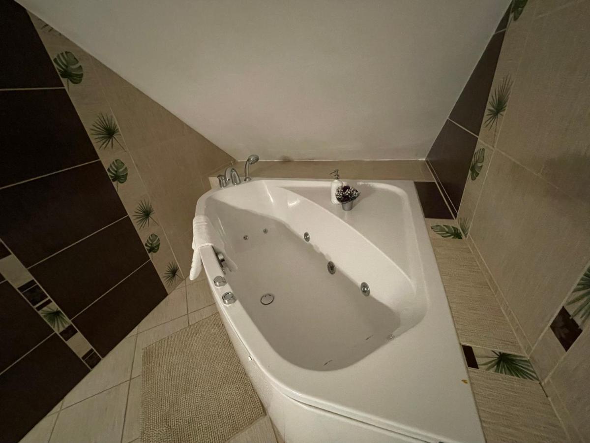 Osielsko Hotel Tyrol I Restauracja Zycie Gruzji מראה חיצוני תמונה