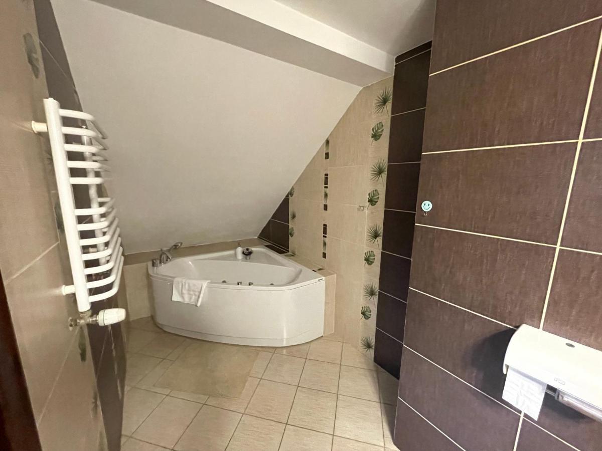 Osielsko Hotel Tyrol I Restauracja Zycie Gruzji מראה חיצוני תמונה